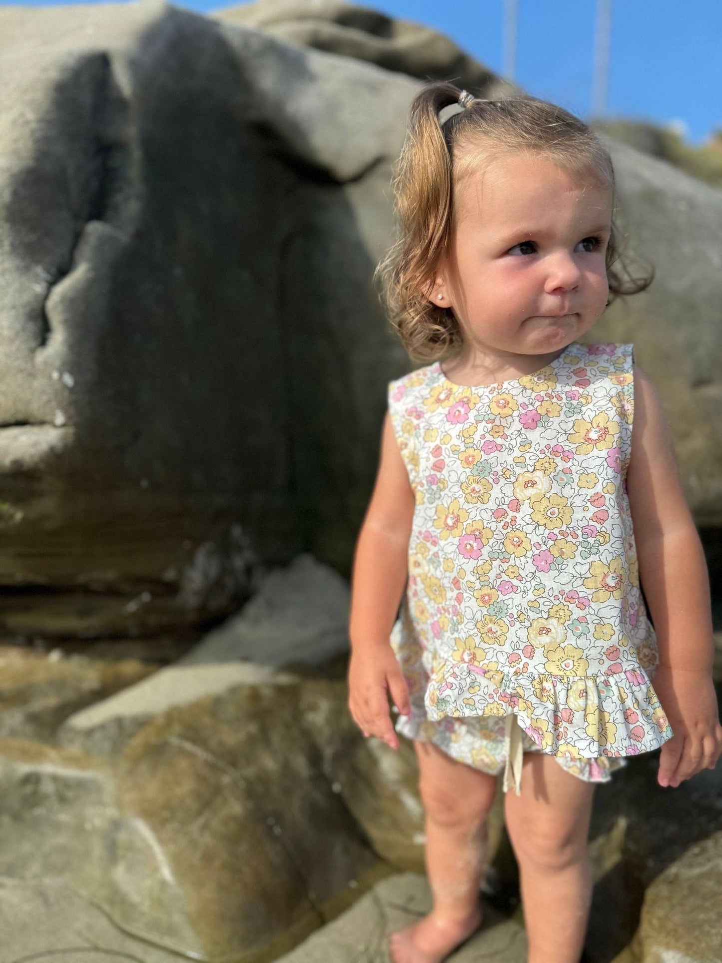 Aria set in yellow retro floral