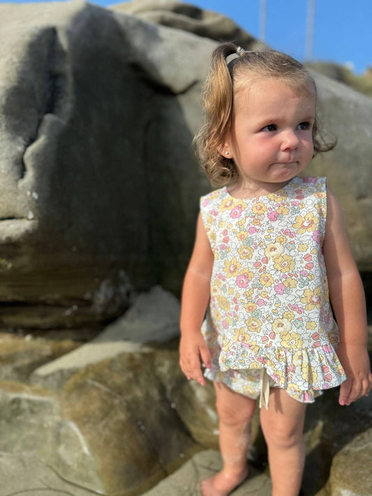 Aria set in yellow retro floral